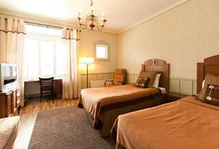 Отель Hotelli-Ravintola Alma Сейняйоки Улучшенный двухместный номер с 2 отдельными кроватями-1
